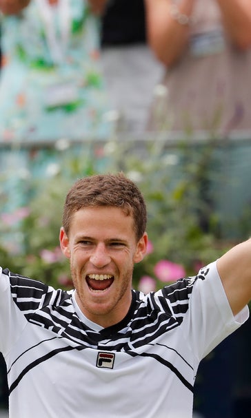 Murray makes winning return in doubles at Queen's Club